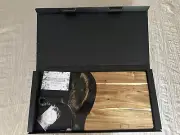 CHEESEBOARD By Lynn & Liana Acacia 10x20 With Handle Brand New