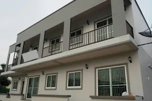 拉威公寓酒店Rawai Apartment