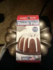 NEW Nordic Ware Original Bundt Pan for 10-12 cup recipes Made of Cast Aluminum