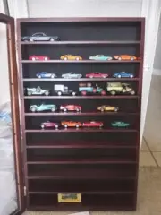 MATCHBOX DISPLAY CASE PLUS 20 ASSORTED MATCHBOX & LESNEY VEHICLES
