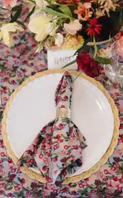 [Sophie Williamson Design] Romance is Dead Set-of-Six Cotton Napkins