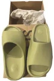 yeezy slides Brand new Size 39