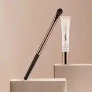 Perfecting Concealer & Concealer Brush Duo, 02 Porcelain Beige (Former shade name: Light) | Nude By Nature