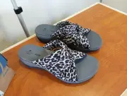 Clark's Women's Cloudstepper Jersey Slide Size 7.5 Medium Leopard Print