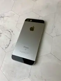 在飛比找Yahoo!奇摩拍賣優惠-IPhone Se 64g