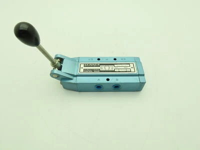Skinner S3L0MCX2 Manual Directional Control Valve 5-Way 3 Pos 150PSI 1/4" NPT