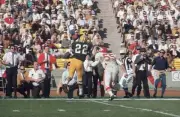 Super Bowl I Green Bay Packers Elijah Pitts in action making catch- Old Photo