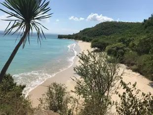 埃卡斯衝浪度假飯店Ekas Surf Resort