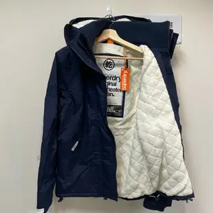 跩狗嚴選 加厚保暖 極度乾燥 Superdry Sherpa 經典款 風衣 外套 深藍白 三排拉鍊 繡字Logo 超低調