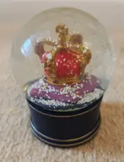 Historic ROYAL PALACE London CROWN Red & Gold SNOWGLOBE 3D Boxed 8.5cm