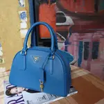 美麗堡OUTLET精品 PRADA BL0854 SAFFIANO防刮皮 過季新品 保齡球包/手提包 土耳其藍【現貨】