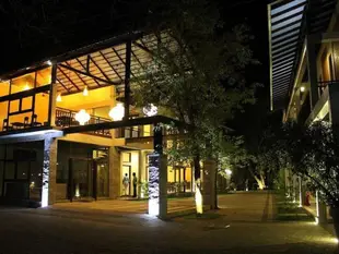 埃斯亞哈納飯店Eth Yahana Hotel