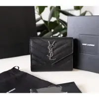 在飛比找蝦皮購物優惠-YSL 聖羅蘭 短夾 MONOGRAM 牛皮荔枝紋 銀扣式 