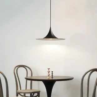 丹麥GUBI-semi單頭餐桌餐廳吊燈設計師款極簡吧臺金屬飛碟喇叭燈