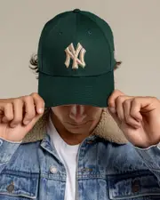 [New Era] New Era Men's New York Yankees 9Forty Snapback Cap in Dark Green/Camel One Size Dark Green/Camel