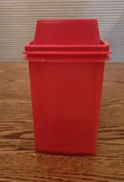 Tupperware Small Pick A Deli Pickle Keeper 4.5 cup ~ RED ~ NEW