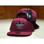 TOPI 中性帽子 ADIDAS TREFOIL RUBBER PATCH LOGO SNAPBACK 運動帽(栗色)