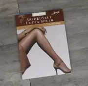 Hanes Womens Vintage Ultra Sheer Control Top Pantyhose Size B Pearl