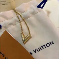 在飛比找蝦皮購物優惠-LV LOUIS VUITTON ESSENTIAL V N