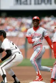 Eric Davis Cincinnati Reds gets back to first base safe v San Baseball '88 Photo