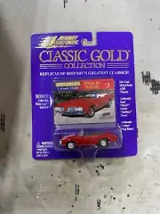 JOHNNY LIGHTNING CLASSIC GOLD COLLECTION 1970 OLDSMOBILE CUTLASS CONVERTIBLE A4