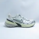 NIKE FD0736100 女款 休閒運動鞋 V2K RUN 經典 復古 白/銀/灰【ISPORT愛運動】