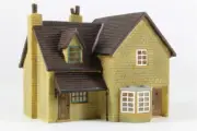 Hornby OO Gauge Skaledale R8518 Old Green Cottages - NEW