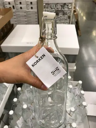 《蝦皮電子發票》超級IKEA代購-1公升附蓋水瓶 透明玻璃水瓶 酒瓶水瓶