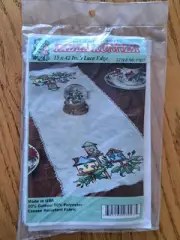 Fairway Needlecraft Co. Christmas Birdhouses Table Runner 15 x42 Style No. 27027