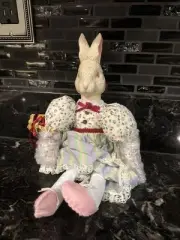 AVON GIFT COLLECTION SPRING BUNNIES MOM SHELF SITTER FIGURINE 2002 EASTER