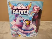 Hatchimals Alive, Make a Splash Playset with 15 Accessories ~NEW