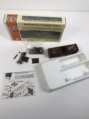 HO Scale Con-Cor 40' PS-1 Boxcar Kit Western Pacific #20803 - New In Box