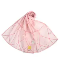 在飛比找momo購物網優惠-【Sybilla】簡約幾何線條純綿抗UV薄圍巾(草莓粉紅色)