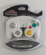Old Skool Dual Analog Controller for Nintendo Game Cube and Wii - (WHITE)