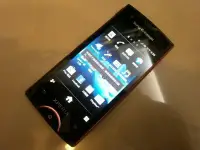 在飛比找Yahoo!奇摩拍賣優惠-sony ericsson st18i 3G line 4.