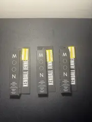 Kendall Jenner Moon Teeth Whitening Pen Vanilla Mint .09 Oz / 2.65 ml 07/2024