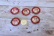 5~Christmas~Old World Santa Claus~Aluminum~Glitter~Bottle Cap~Magnets