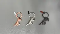 在飛比找Yahoo!奇摩拍賣優惠-YOYO免運~agnes b 小恐龍掛件鑰匙圈包飾品日本金屬