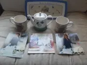 Wedgwood SARAH’S GARDEN Tea For Two 2 Mugs, Tray & Teapot Signed by Sarah 1997