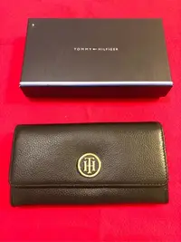 在飛比找Yahoo!奇摩拍賣優惠-@Tommy Hilfiger@全新沒用過，長夾黑色荔枝紋真