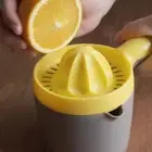 1Pc Multipurpose Manual Fruit Juicer Homemade Orange Juice Cup (Yellow Coffee)