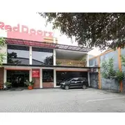 RedDoorz Plus near Stadion Mandala Krida