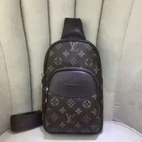 在飛比找蝦皮購物優惠-/二手 Louis Vuitton/LV路易威登男包 LV胸