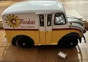 Brand New 1950 Borden's Milk Truck 1:24Danbury Mint With Display Case
