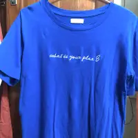 在飛比找蝦皮購物優惠-寶藍色 t恤 net 二手 英文字母t 短袖T恤 二手衣服