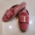 FERRAGAMO粉色絨布拖鞋