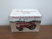 1/16 Ertl International 560 Tractor Demonstrator 2001 Lafayette Farm Toy Show