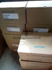 1PCS NEW YASKAWA Servo Motor SGMAH-01A1A-HL11