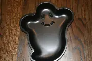 New The Original Kaiser Ghost Baking Pan Halloween Fun! Halloween Parties