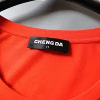 在飛比找Yahoo!奇摩拍賣優惠-全新❤╮專櫃Cheng da 英文燙鑽彈性上衣L號